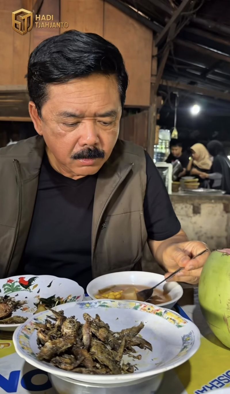 Mantan Panglima TNI Hadi Tjahjanto Doyan Ikan Cere hingga Jengkol!