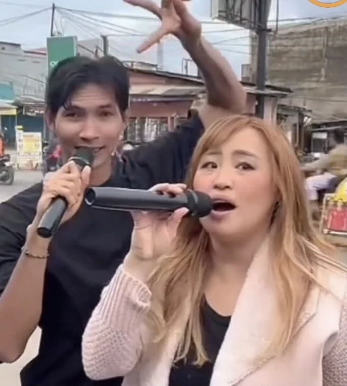 Hebohnya Pinkan Mambo saat Jualan Donat Viral hingga Pisang Goreng Item