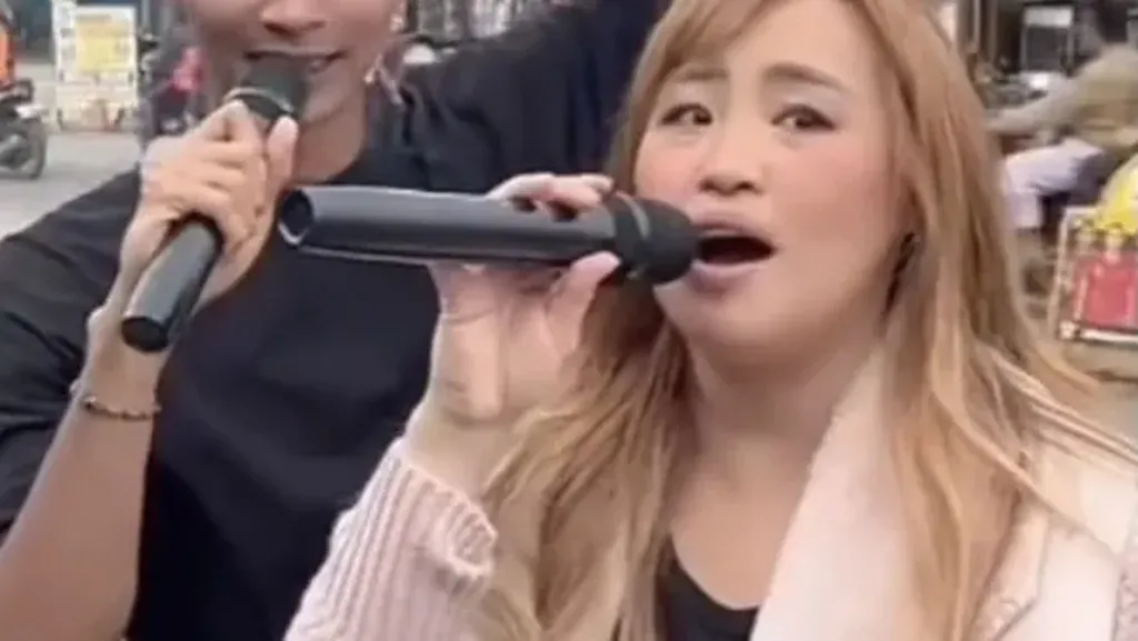 Penghasilan Fantastis Pinkan Mambo dari Live TikTok di Jalanan