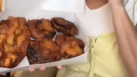 Bagi Pinkan selama yang dilakukan adalah hal yang halal, tidak ada yang salah dengan itu. Foto: Instagram/TikTok Pinkan Mambo