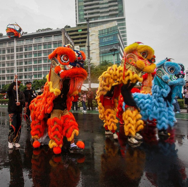 Jakarta Penuh Warna, Pawai Barongsai Ramaikan Bundaran HI