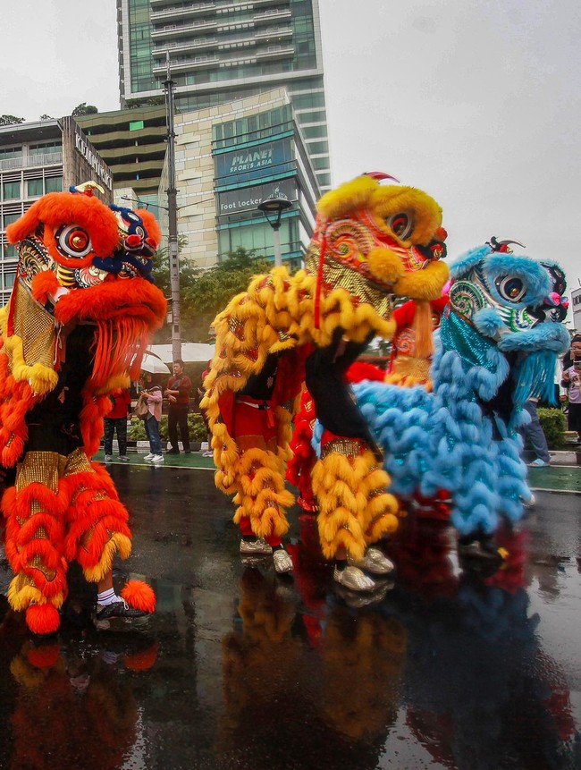 Jakarta Penuh Warna, Pawai Barongsai Ramaikan Bundaran HI