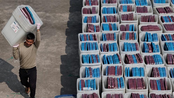 Jelang Pemilu DPR, Nepal Mulai Distribusi Kotak Suara