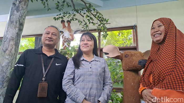 Kiri ke kanan, Direktur Keuangan dan SDM KBS Mohammad Nahroni, Direktur Operasional Nurika Widyasanti, Kasi Humas KBS Lintang Ratri Sunarwidhi
