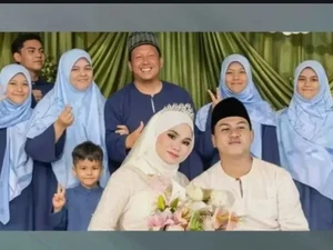 Viral Kisah Haru Pria Yatim Piatu Hadirkan Ortu yang Meninggal di Foto Nikah