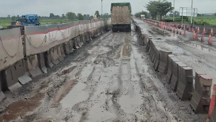 Kondisi jalan tol Palembang-Kayuagung rusak parah