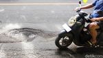 Lubang Menganga di Jalan Sawangan, Pengendara Terancam