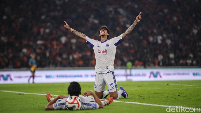 Persija Jakarta harus menelan kekalahan saat menjamu Arema FC di Stadion Utama Gelora Bung Karno (GBK), Senayan, Jakarta, Minggu (8/2/2026). Tim tamu Arema FC berhasil membawa pulang kemenangan dengan skor 2-0, mengakhiri perlawanan tuan rumah Macan Kemayoran.