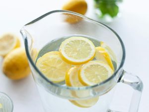 Rutin Minum Air Lemon Setiap Hari, Benar Menyehatkan?