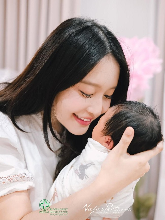 Nita Vior Alami Baby Blues, Sempat Takut Pegang Anak Sendiri
