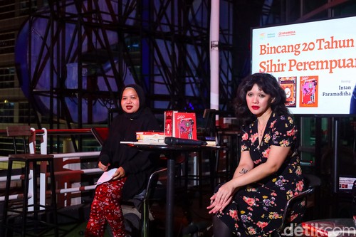 Novelis Intan Paramaditha Bincang Kreatif di Kantor detikcom