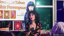 Novelis Intan Paramaditha Bincang Kreatif di Kantor detikcom