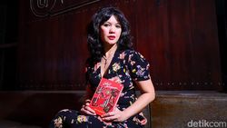 Novelis Intan Paramaditha Bincang Kreatif di Kantor detikcom