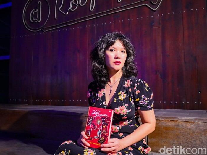 Novelis Intan Paramaditha Bincang Kreatif di Kantor detikcom