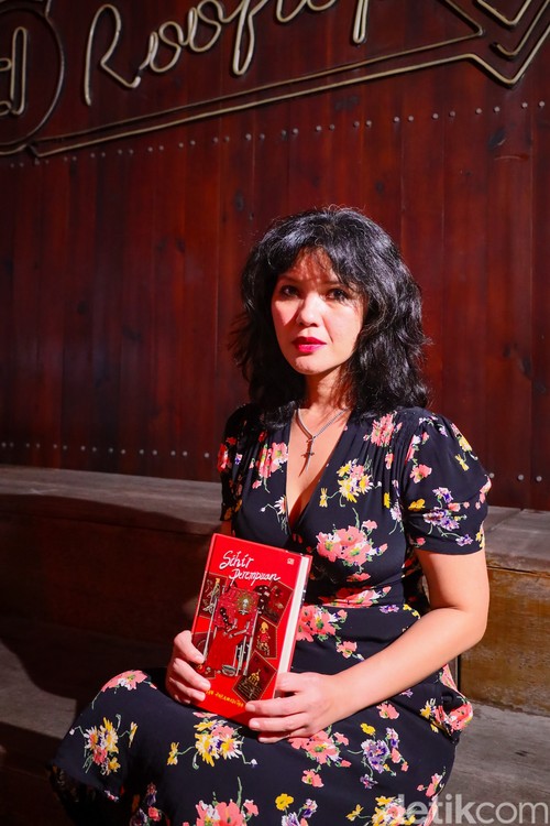 Novelis Intan Paramaditha Bincang Kreatif di Kantor detikcom