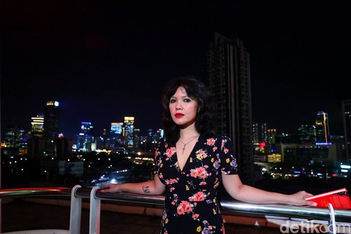 Novelis Intan Paramaditha Bincang Kreatif di Kantor detikcom