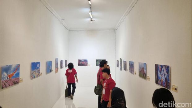 Pameran fotografi di ISI Jogja Suasana pameran foto Indonesia International Youth Photo Festival di Galeri R.J. Katamsi Institut Seni Indonesia (ISI) Jogja, Sewon, Bantul, Minggu (8/2/2026).