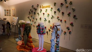 Pameran tersebut menampilkan karya seni murni, kriya, dan desain yang disusun dalam satu ruang pamer, menciptakan dialog visual antara perupa dan publik.