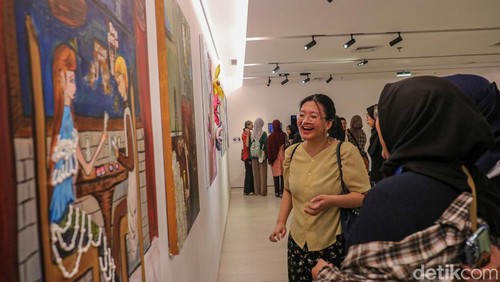 Pameran seni yang digelar di Taman Ismail Marzuki (TIM), Jakarta, Minggu (8/2/2026), menyedot perhatian pengunjung dari berbagai kalangan. Ragam karya visual yang dipamerkan menghadirkan ekspresi artistik yang merefleksikan keresahan personal hingga dinamika kehidupan sosial.