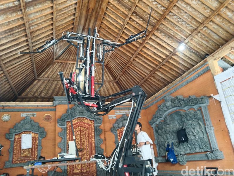 Penampakan rangka ogoh-ogoh dengan mesin hidrolik dari STT Giri Merta dari Banjar Kembang Merta, Desa Candikuning, Kecamatan Baturiti, Tabanan, Bali. (Foto: Krisna Pradipta/)