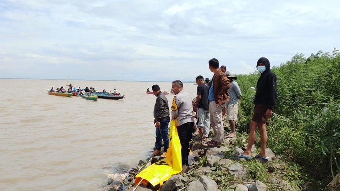 Penemuan mayat tanpa kepala di Danau Tempe Wajo.