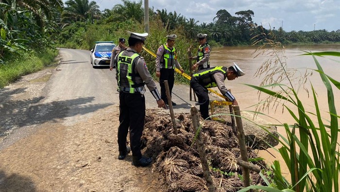 Waspada! Jalan Penghubung Dua Kecamatan di Muratara Longsor