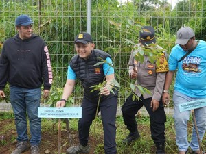 Gerakan Indonesia ASRI, Polres Bogor Tanam Pohon dan Tebar Benih Ikan