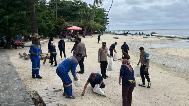 Polres Kepulauan Seribu gelar kerja bakti. (Dok. ist)