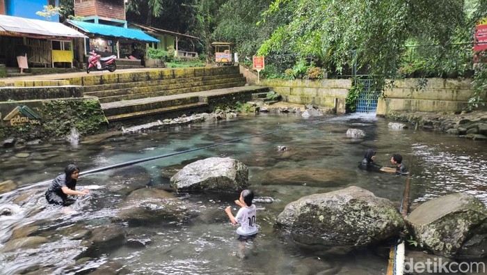 Cuma Rp 50 Ribu, bisa Healing dan Makan Enak di Cipaniis Kuningan