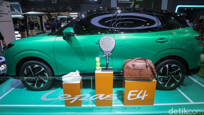 Produsen otomotif Lepas resmi memperkenalkan mobil listrik konsep E4 pada ajang Indonesia International Motor Show (IIMS) 2026. Peluncuran ini menjadi momen penting karena Lepas E4 tampil perdana secara global di Indonesia sekaligus menandai kehadiran SUV listrik murni pertama dari Lepas.