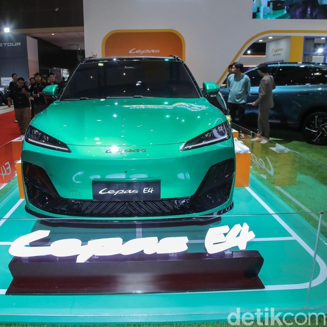 Tampil Perdana Secara Global, Lepas Kenalkan Mobil Listrik E4