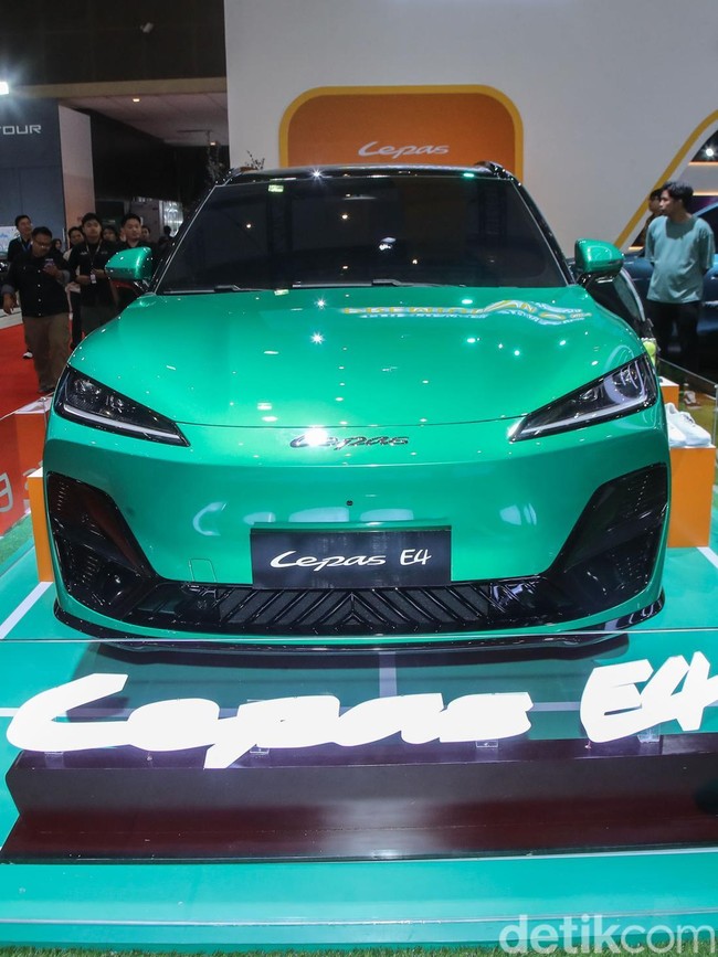 Tampil Perdana Secara Global, Lepas Kenalkan Mobil Listrik E4