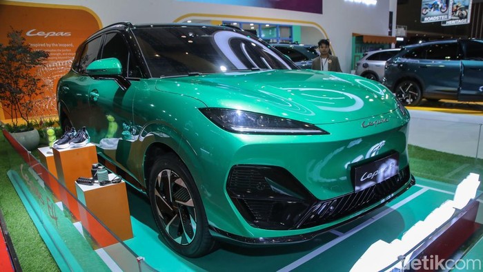 Produsen otomotif Lepas resmi memperkenalkan mobil listrik konsep E4 pada ajang Indonesia International Motor Show (IIMS) 2026. Peluncuran ini menjadi momen penting karena Lepas E4 tampil perdana secara global di Indonesia sekaligus menandai kehadiran SUV listrik murni pertama dari Lepas.