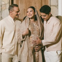 Selain keluarga Ahmad Dhani dan Maia Estianty, tasyakuran juga dihadiri ayah kandung Alyssa, Richard Daguise. Foto: Instagram/@alyssadaguise