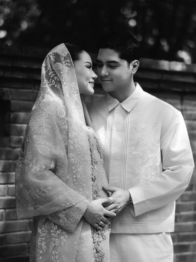 “7 bulan penuh rasa syukur. Dikelilingi doa, keluarga dan cinta,” tulisnya di keterangan Instagram. Foto: Instagram/@alyssadaguise