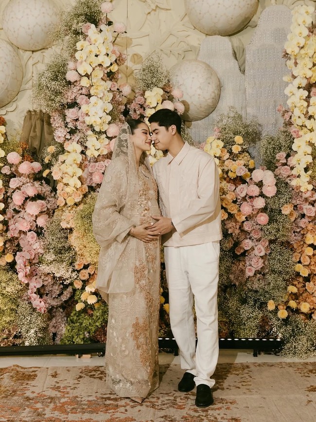 Kehamilan Alyssa Daguise sudah memasuki bulan ketujuh. Tasyakuran digelar dalam nuansa adat Sunda di Jakarta Selatan, Jumat (6/02/2026). Foto: Instagram/@alyssadaguise