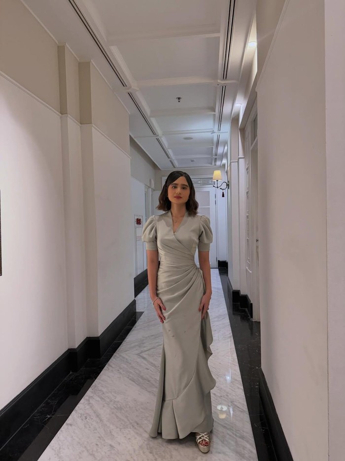 Tissa Biani menjadi bridesmaid Wavi Zihan.