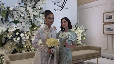 Pesona Tissa Biani Jadi Bridesmaid Wavi Zihan
