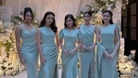 Selain Tissa Biani (tengah), ada Aghniny Haque (pojok kanan Tissa), Ersya Aurel (kanan Tissa), Gisellma Firmansyah (kiri Tissa), dan Diandra Agatha (pojok kiri Tissa). (Foto: Instagram @tissabiani)