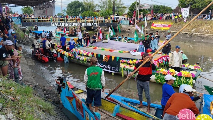 Jelang Ramadan, Warga Pesisir Sidoarjo Nyadran ke Makam Dewi Sekardadu