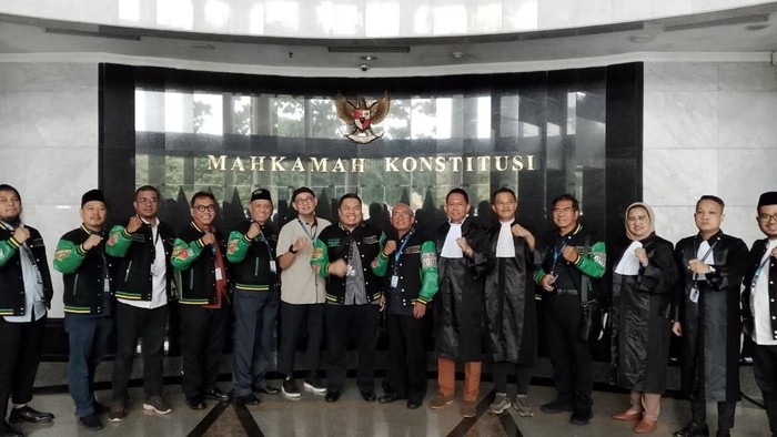 AMPHURI Gugat Aturan Umrah Mandiri, Ajukan Judicial Review UU Haji ke MK