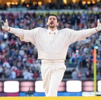 Viral Pasangan Menikah saat Bad Bunny Tampil di Halftime Show Super Bowl