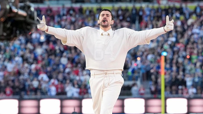 Bad Bunny tampil selama pertunjukan paruh waktu Apple Music pada pertandingan sepak bola NFL Super Bowl LX antara Seattle Seahawks dan New England Patriots di Stadion Levi pada 8 Februari 2026 di Santa Clara, California.