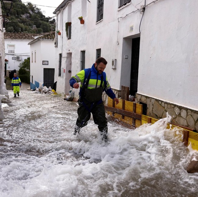 Badai Marta Picu Banjir di Ubrique Spanyol