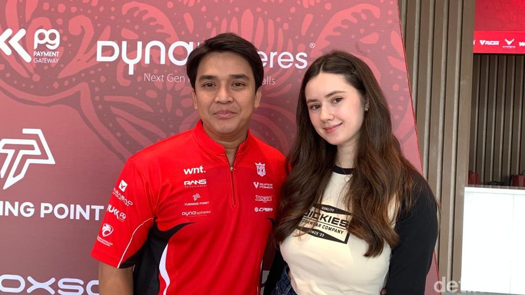 Billy Syahputra Nyekar ke Makam Olga Syahputra, Mau Kenalkan Anak