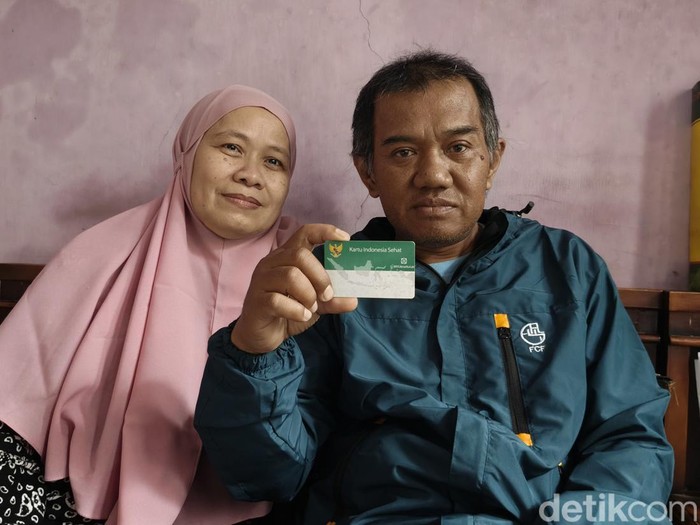 Budhi Nurdiana dan Engkom Komalawati, keluarga penerima manfaat BPJS Kesehatan PBI di Kot Bandung.