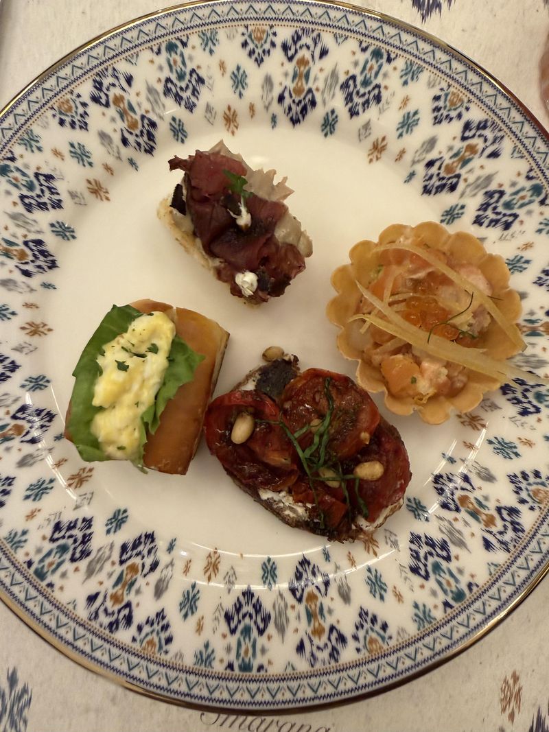 Didiet Maulana Rilis Koleksi Piring IKAT Indonesia