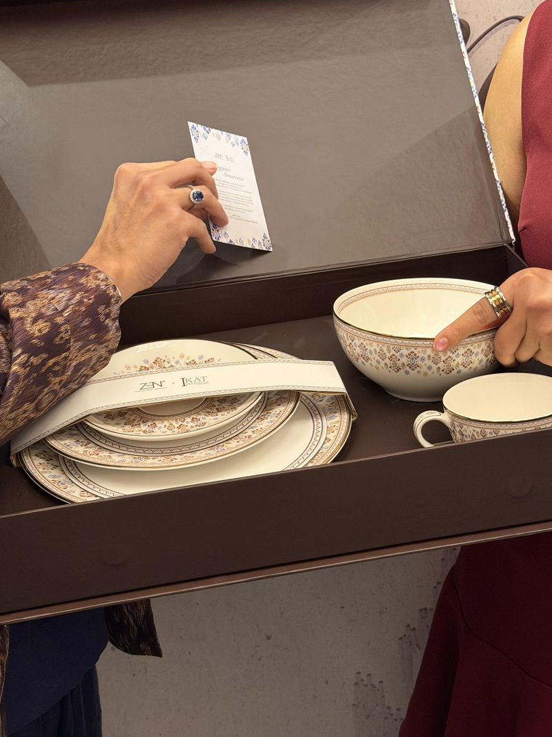 Didiet Maulana Rilis Koleksi Piring IKAT Indonesia