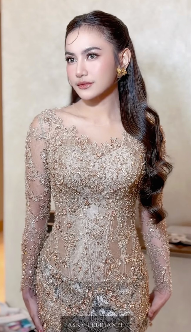 Dalam unggahannya Asky Febrianti memuji penampilan Mahalini yang disebutnya effortlessly beautiful. Foto: Dok. Instagram Mahalini, Asky Febrianti