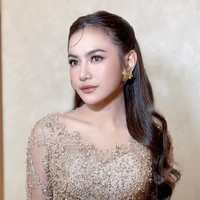 Dalam unggahannya Asky Febrianti memuji penampilan Mahalini yang disebutnya effortlessly beautiful. Foto: Dok. Instagram Mahalini, Asky Febrianti